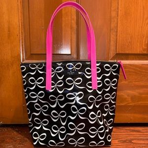 KATE SPADE - Patent leather bow print bag !!